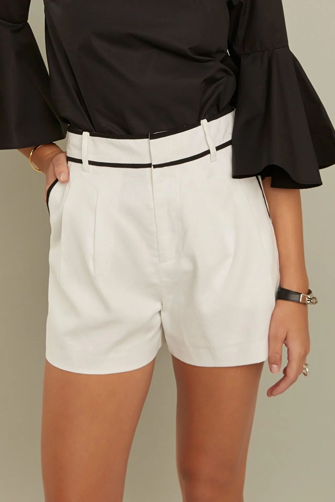 Linen Binding Pointed Shorts