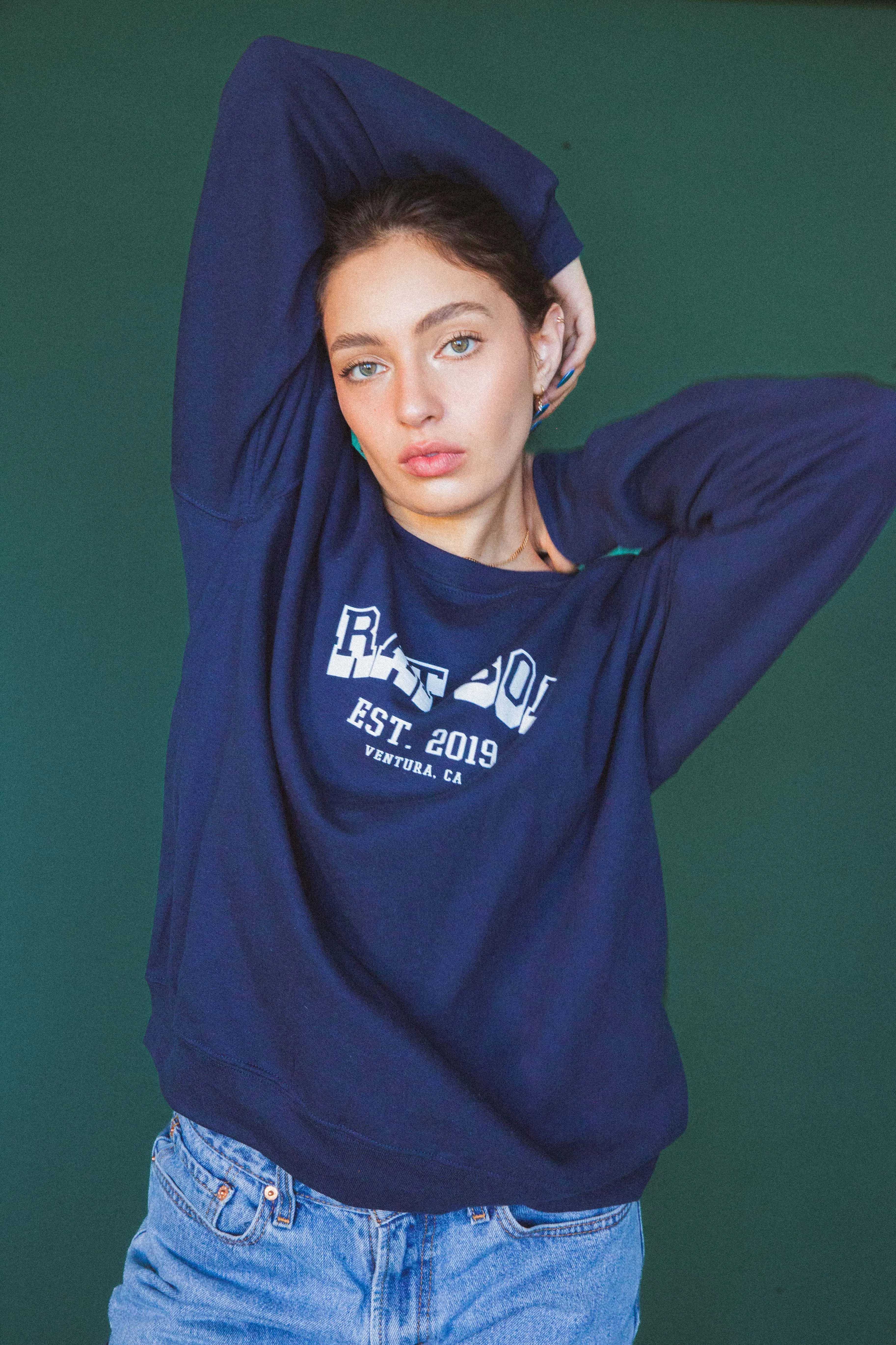 VARSITY PULLOVER IN NAVY